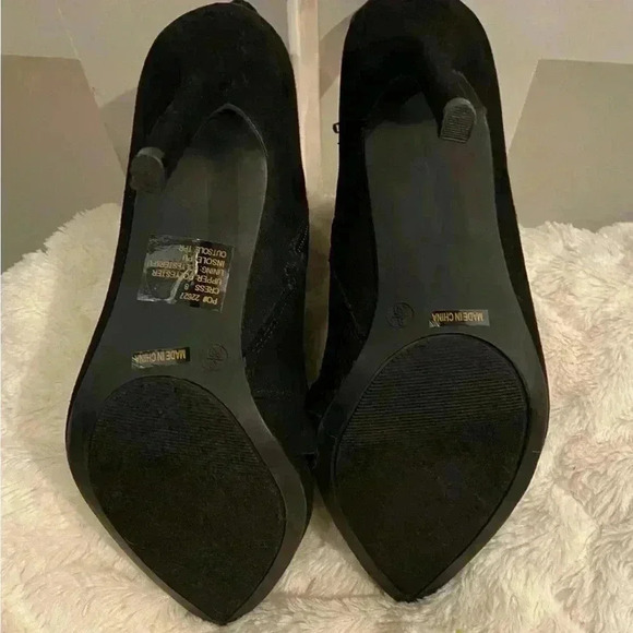 Women’s New JG Soho Black Ruffle Ankle Boot - Size 8 
🔥🔥🔥 - Picture 4 of 4